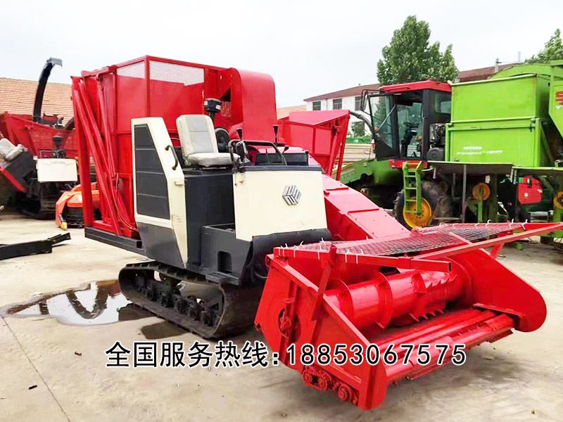 履帶自走式青儲機